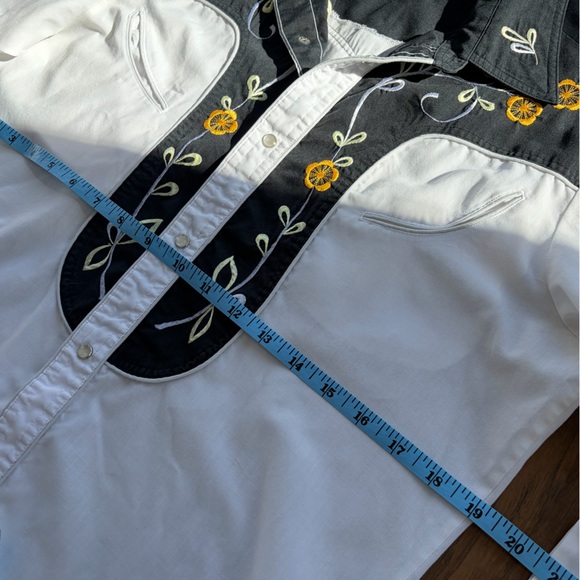 Vintage 70s Embroidered Western Shirt with Black Yoke and Yellow Florals - Picture 5 of 8